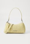 RUCHED DROP SHOULDER BAG - Rankinė - parsnip