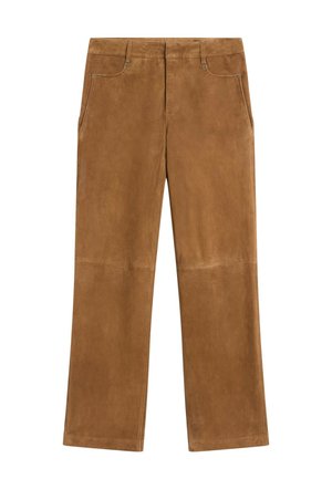Bruine suède broek met rechte pijpen, zijzakken, riemlussen en een naaddetail over de knieën.