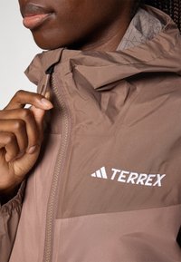 Adidas Terrex RAIN  - Vodootporna jakna - trace brown/earth strata