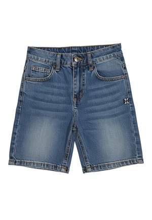 Pantaloncini di denim blu con bottoni frontali e cerniera, cinque tasche, passanti per cintura e un piccolo emblema della Union Jack sul lato destro.