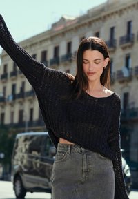 Next Stickad tröja - black