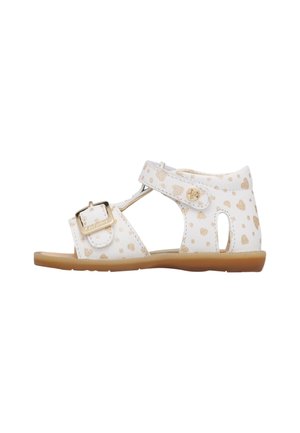 Sandalo bianco per bambino piccolo con motivi a cuore dorati, fibbia regolabile e cinturino in Velcro, suola in gomma color tan e taglio laterale per la traspirazione.