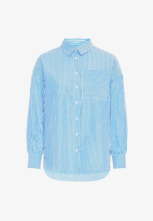 Niebieska i biała, w paski koszula na guziki z klasycznym kołnierzykiem, długimi rękawami oraz kieszenią na piersi z poziomymi paskami.