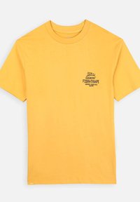 T-shirt en coton jaune avec un col rond et des manches courtes. Graphique sur la poitrine gauche avec le texte "Oxbow Fish & Shape" en noir.