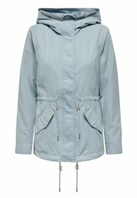 Veste légère bleu clair avec capuche, taille à cordon de serrage et deux poches avant. Texture lisse avec un design minimaliste.