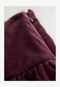 Selectat, burgundy/red