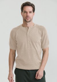 Unausgewählt, beige