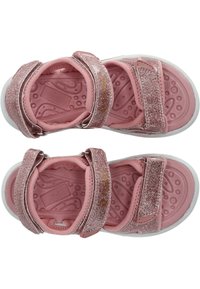 Rosa sandaler med glittriga remmar, justerbara kardborreband, vadderad fotbädd och strukturerad gummisula.