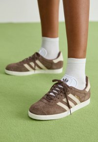 GAZELLE - Sneakers - earth strata/wonder white/off white