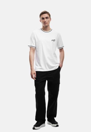 CREW NECK - Camiseta estampada - white