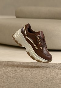 Δεν επιλέχθηκε, burgundy gold