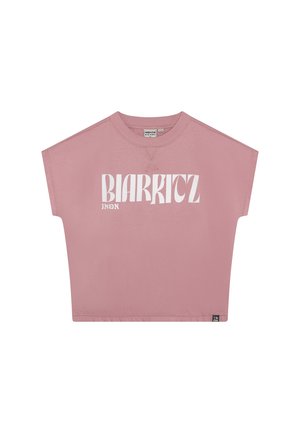 Różowy krótki t-shirt wykonany z bawełny, z okrągłym dekoltem. Na przodzie wyrazisty biały napis "BIARRITZ" oraz krótkie rękawy.