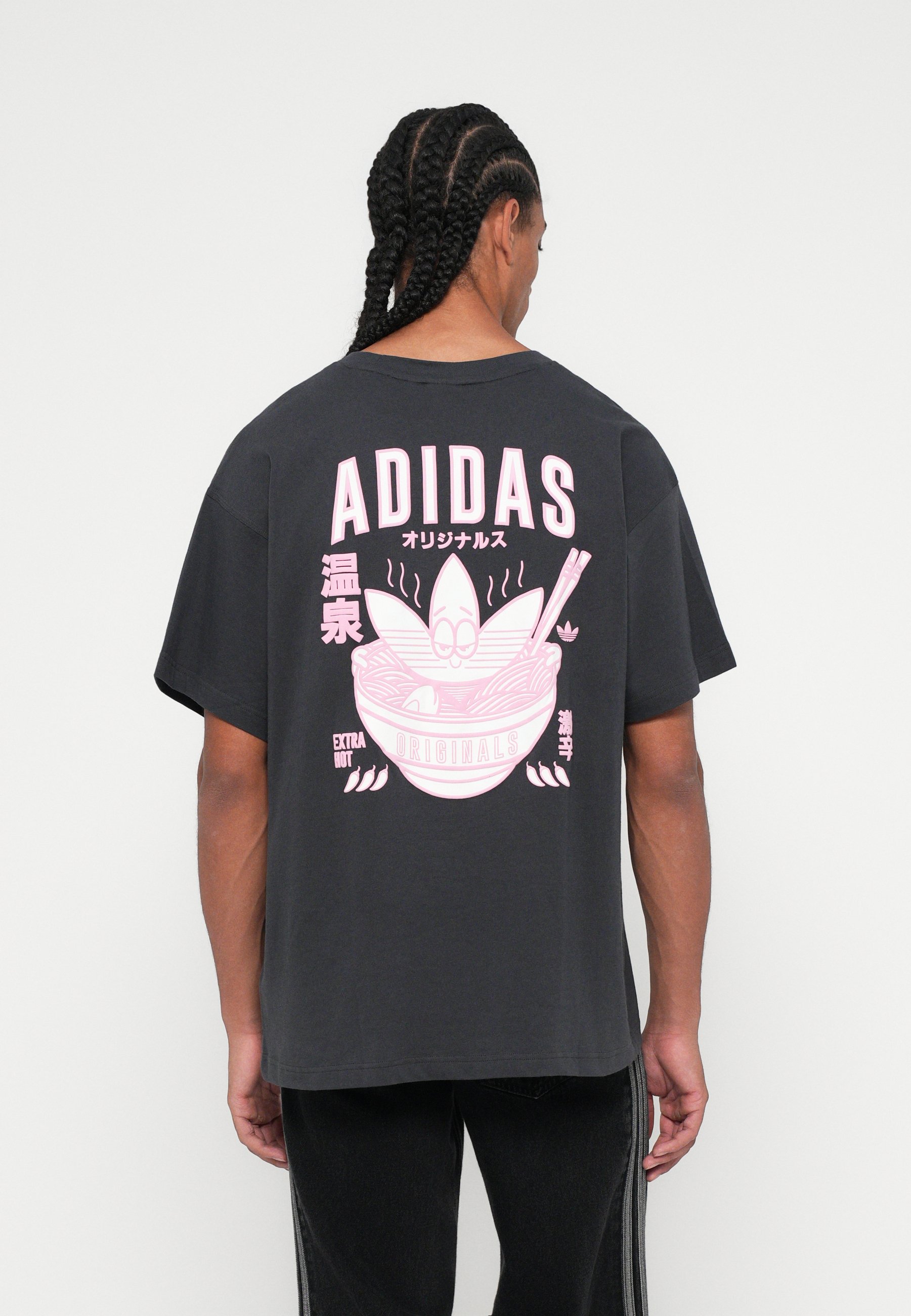 adidas Originals RAMEN TREFFY - T-shirt estampada - black/preto