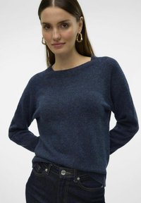 Vero Moda VMDOFFY LS O-NECK GA NOOS - Džemper - navy blazer