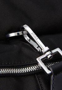 BOSS HIGHWAY SUIT BAG SET - Vrecko na pranie - black
