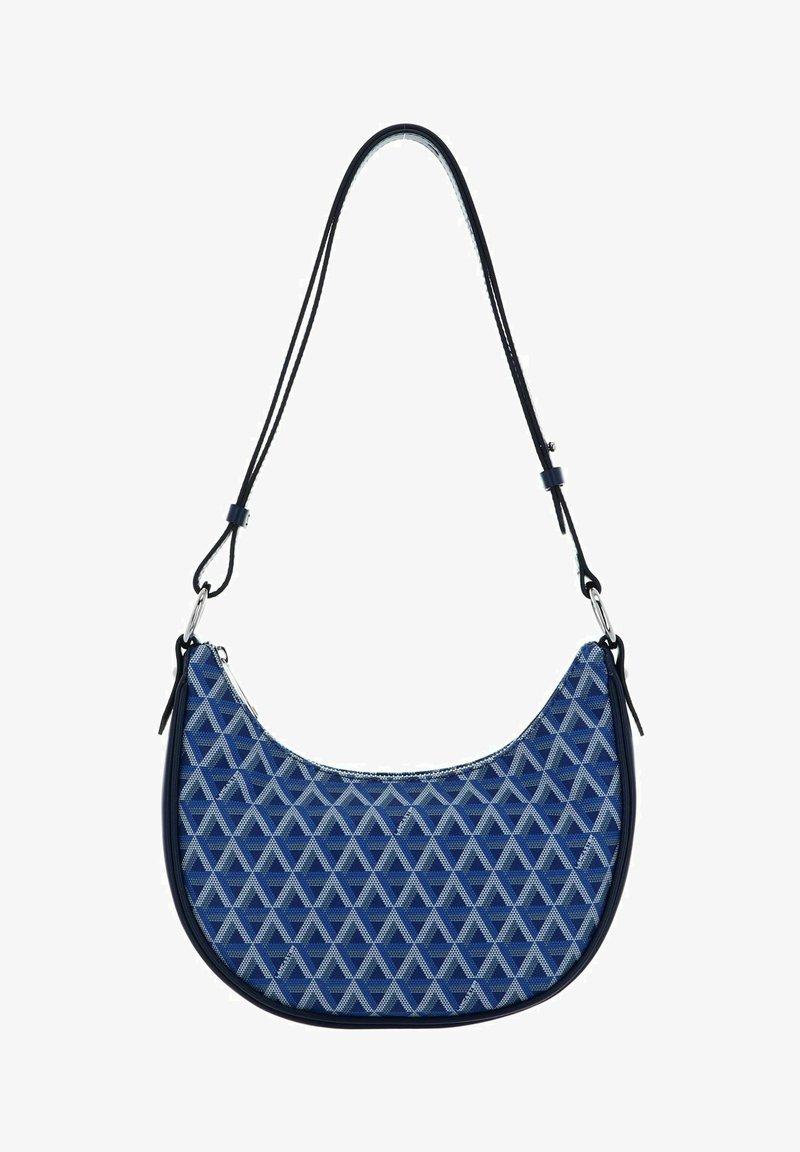 Sac à main bleu à motifs en forme de demi-lune, avec des motifs triangulaires, des accents lisses en bleu marine et une fine sangle réglable.