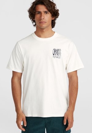 Witte katoenen T-shirt met ronde hals, korte mouwen en een voorkant met grafisch ontwerp met tekst en botanische motieven.