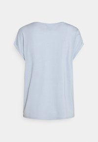 T-shirt bleu clair à manches courtes vu de dos, avec un col rond et des manches légèrement retroussées.