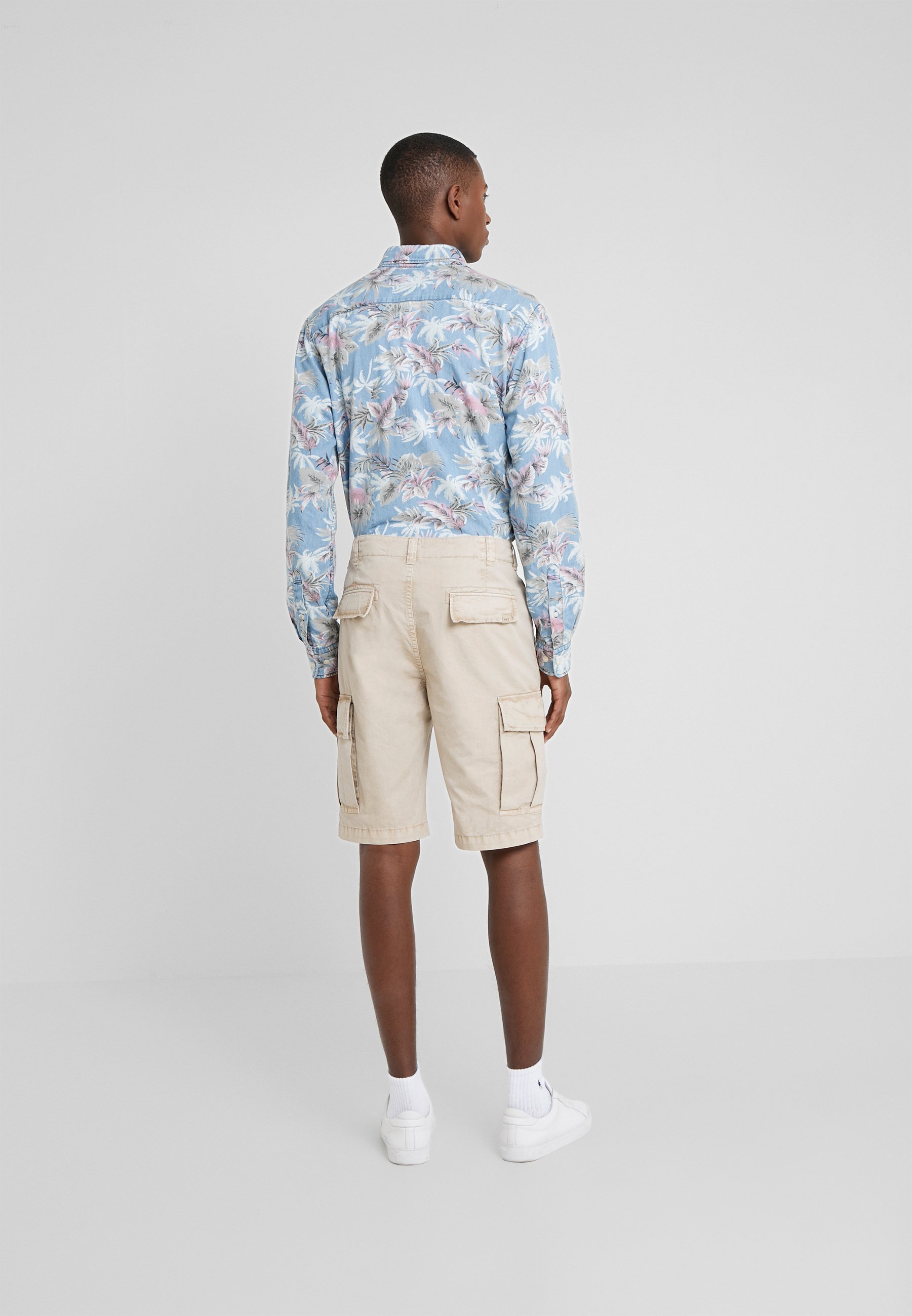 HKT by Hackett Shorts sand Zalando.no HKT by Hackett CHAM PALM TREE - Skjorte - chambray