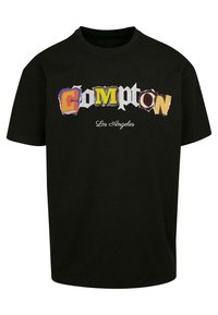 Sort kortærmet t-shirt med multicolor, udskåret tekst "Compton Los Angeles" trykt på forsiden. Lavet af bomuldsstof.