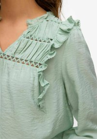 Vero Moda VMELSIE - Blus - silt green
