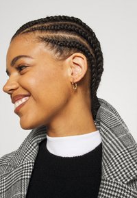 ONLY ONLARABELLA COAT - Casaco clássico - black/cloud dancer