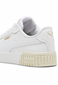 Puma CARINA 2.0 - Sportcipő - white- gold-alpine snow
