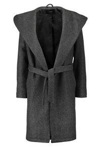 Abrigo de lana gris con un amplio collar doblado, frente abierto y cintura ceñida con cinturón. Presenta mangas largas y una textura suave. El forro interior es negro.
