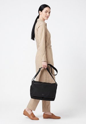 Lacoste, LACOSTE EVERYDAY MESSENGER BAG UNISEX - Cross body bag - noir