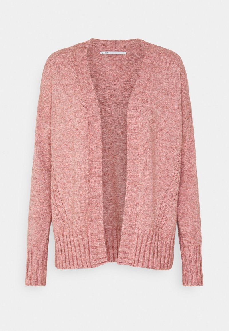 Cardigan rose tricoté ouvert sur le devant, manches longues et poignets et ourlet côtelés, présenté sur un fond uni.