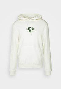 Sudadera blanca con capucha hecha de tela suave. Presenta un estampado verde "CHICAGO 1977 USA", bolsillo tipo canguro y puños y dobladillo acanalados.