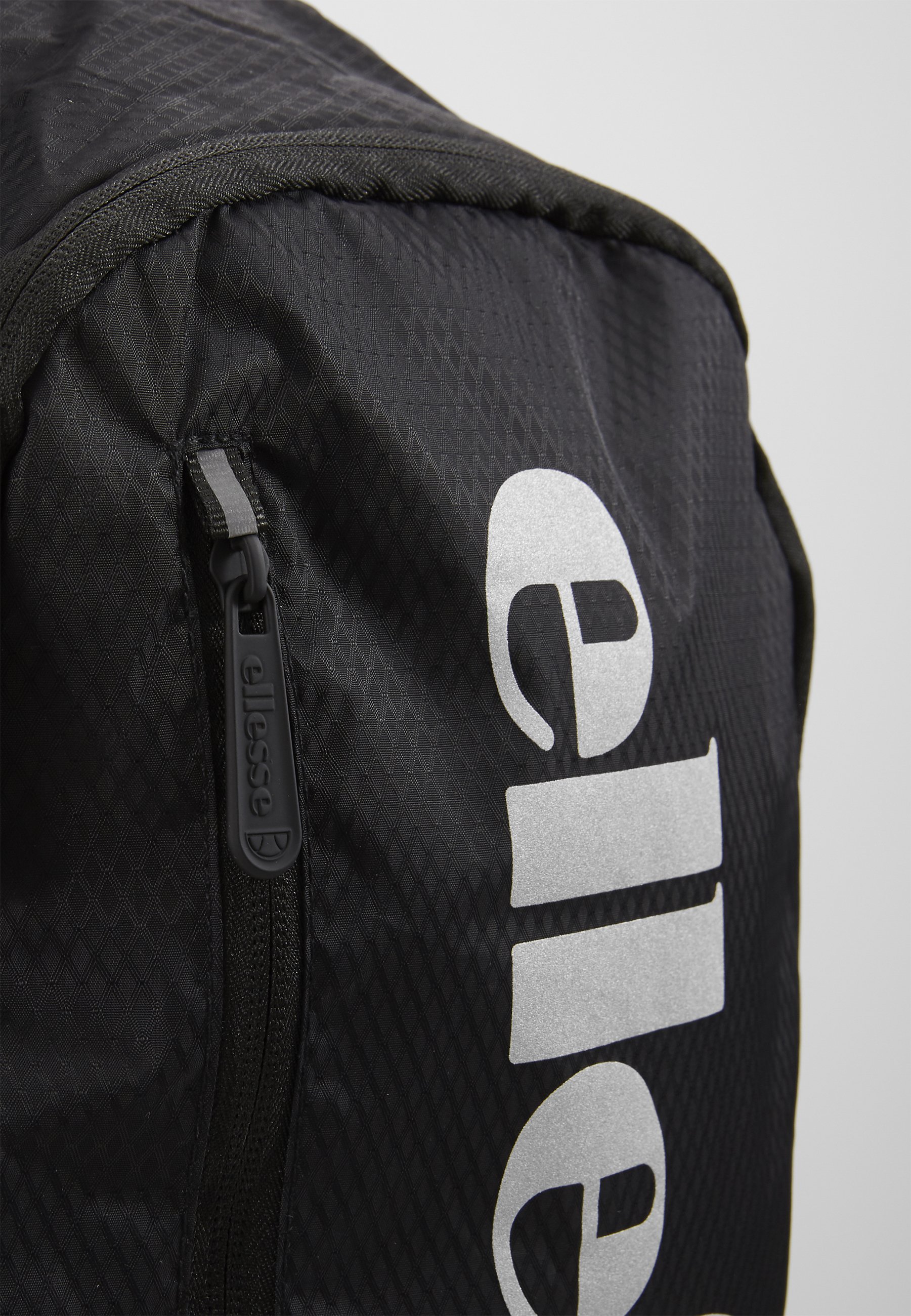 Mochila rimini ellesse con descuento