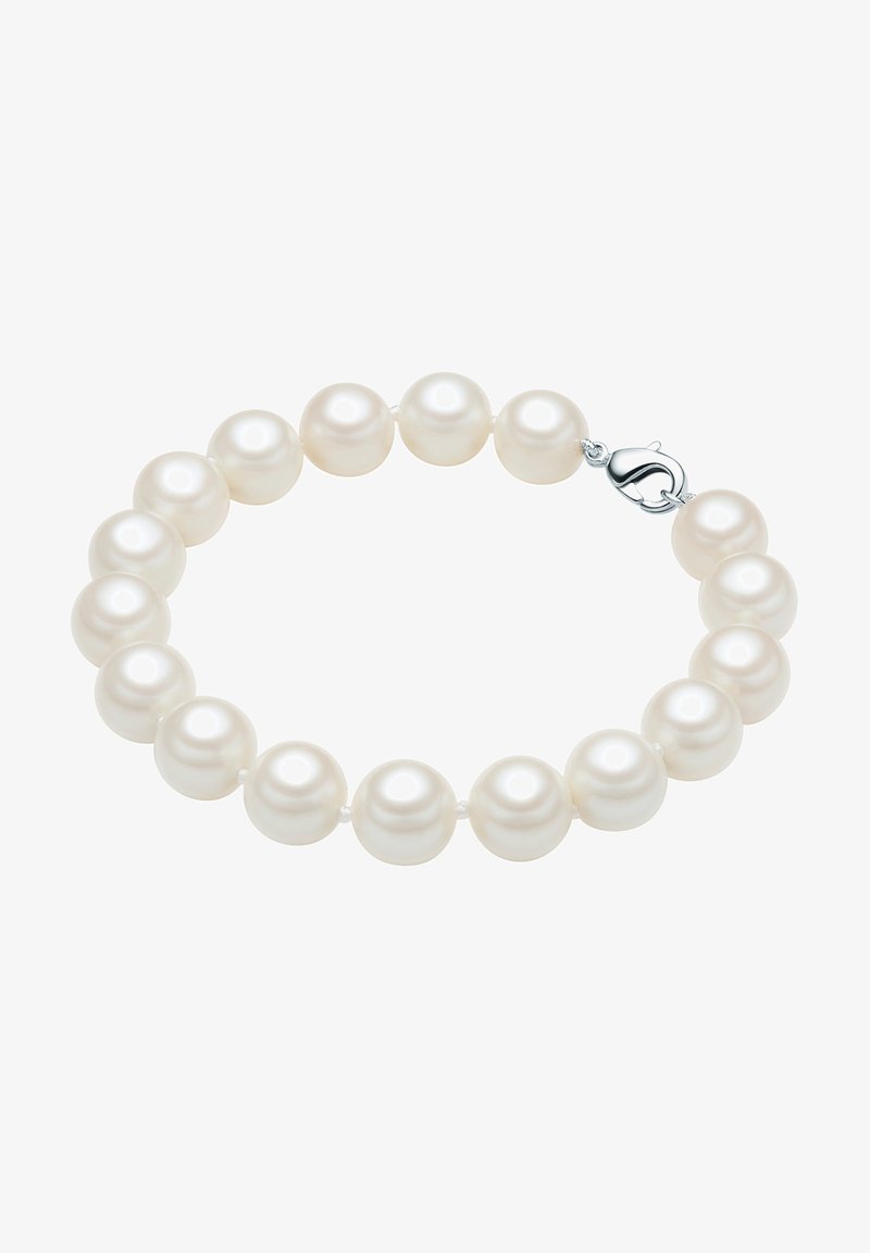 Balta perlo apyrankė, sudaryta iš apvalių, lygaus paviršiaus perlų, sujungtų sidabriniu omarų užsegimu. Perlai pasižymi vienodu blizgesiu ir dydžiu.