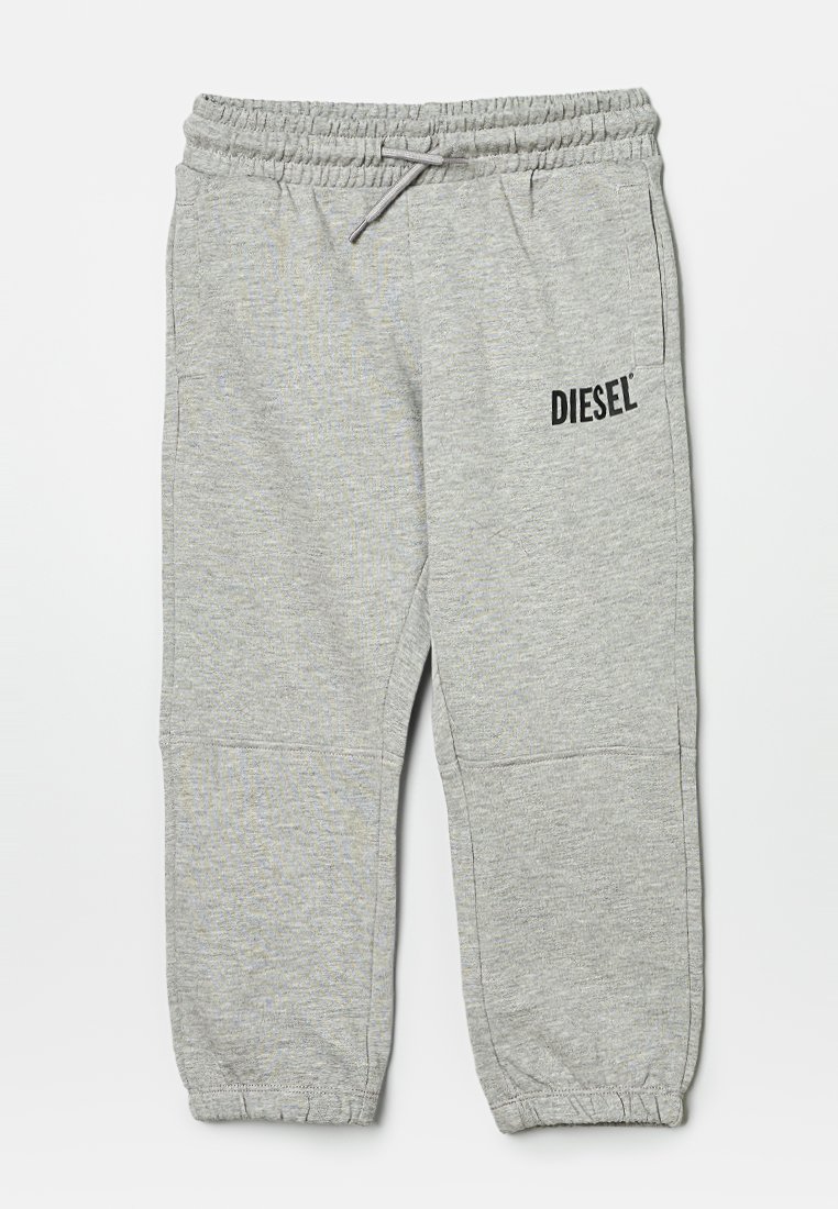 Pantalones de chándal grises fabricados con una mezcla de algodón, que presentan una cintura elástica, cordón, bolsillos laterales y un logo negro de "DIESEL" impreso en el costado.