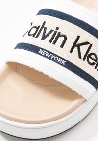 Calvin Klein Platt slip-in - nude