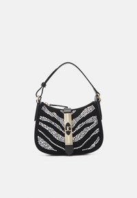 Musta mokkanahkainen käsilaukku, jossa on strassikoristeinen seepra-kuvio, kullanvärinen metalliyksityiskohta keskellä ja irrotettava olkahihna.