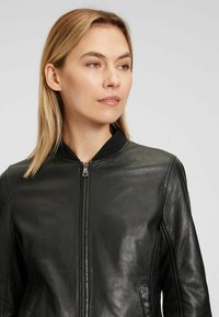 Mauritius MWBJELLA - Bomberjacke - black