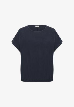 Tengerészkék rövid ujjú blúz kerek nyakkivágással és rugalmas szegéllyel, fehér háttéren lefektetve.