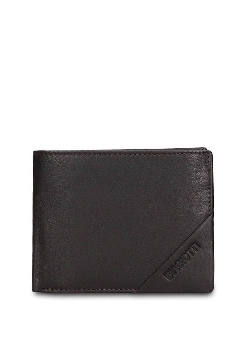 Portafoglio in pelle marrone scuro con superficie testurizzata, caratterizzato da un design diagonale e marchio in rilievo sul davanti. Forma compatta e rettangolare.