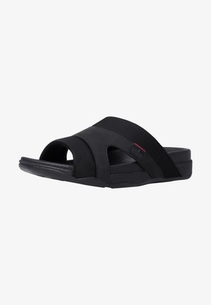 Zwarte slidesandalen met kruislings synthetische banden, een open te ontwerp en een gestructureerde zool voor grip. Geen zichtbare versieringen.