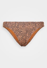 Biquíni de padrão de leopardo com uma cintura elástica. A paleta de cores inclui uma base castanha clara com manchas pretas e acentos laranja.