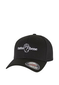 Schwarze Mütze aus Stoff mit einem gebogenen Schirm, verstellbarem Design und weißem gesticktem Text "tutto bene" sowie einem Handymbol.