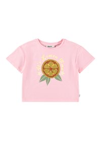 Camiseta cortada rosa hecha de algodón con un gráfico de limón redondo con hojas verdes y el texto "Es hora de limón" en amarillo.