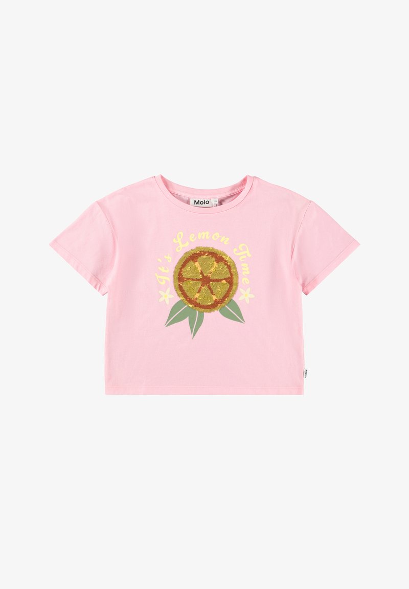 Camiseta cortada rosa hecha de algodón con un gráfico de limón redondo con hojas verdes y el texto "Es hora de limón" en amarillo.