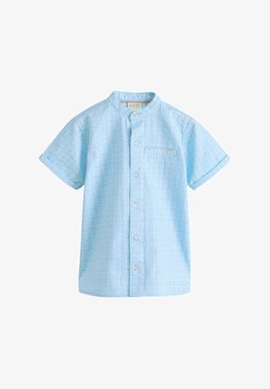 Jasnoniebieska koszula z krótkim rękawem o geometrycznym fakturowanym wzorze, z kołnierzykiem na szpic, zapinana na guziki z przodu, z małą kieszonką na piersi z napisem "BAKER".