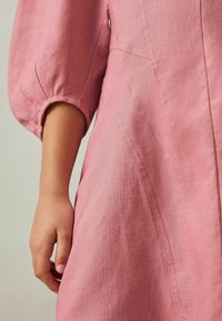 Reiss REISS ROMY LINEN BALLOON-SLEEVE DRESS - Rochie de zi - pink