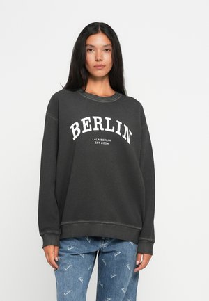 BERLIN  - Bluza