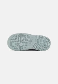 Nike Sportswear DUNK LOW UNISEX - Αθλητικά παπούτσια - white/glacier blue