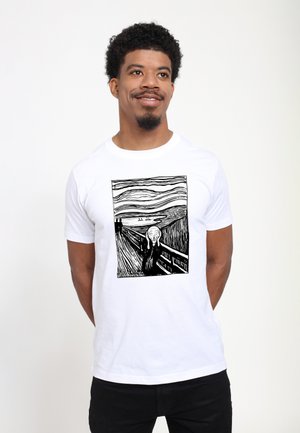 Witte t-shirt met een zwarte lijntekening van het kunstwerk "De Schreeuw". Het ontwerp bevat vette omtreklijnen en golvende achtergrondelementen.