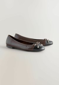 FOREVER COMFORT ROUND TOE - REGULAR FIT - Baleriinad - new brown